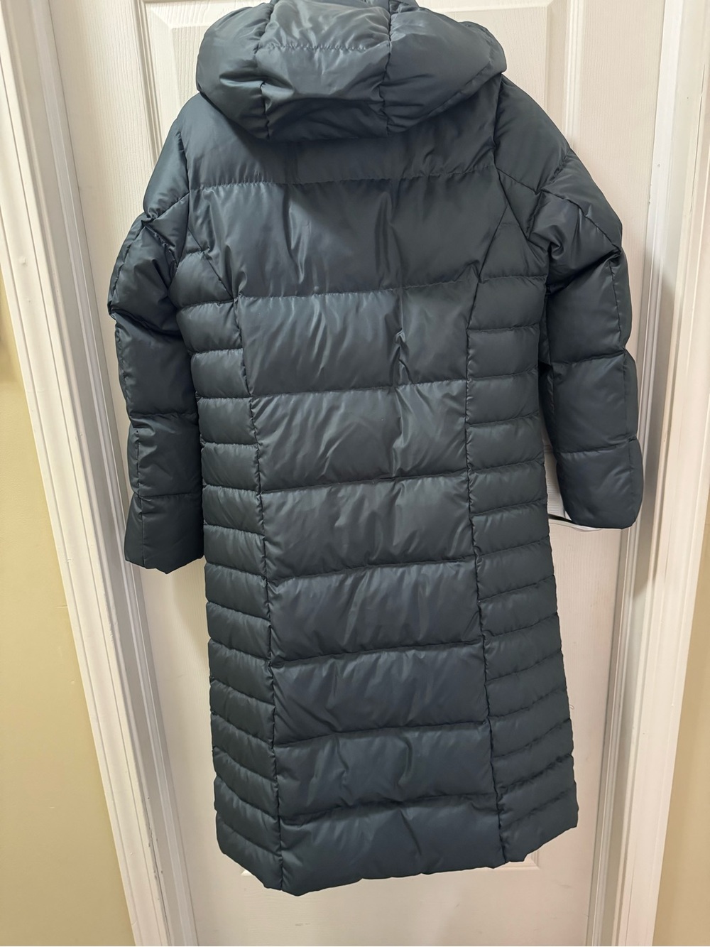 Eddie Bauer Womens Lodge
Down Duffle Coat Puffer Parka
Size SP - Picture 13 of 14